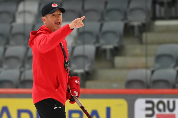 Kirk Furey ging am Donnerstag in seine zweite Saison als Head Coach des EC-KAC