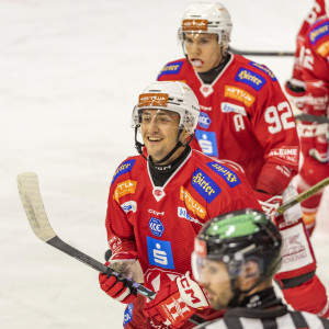 Nick Pastujov erzielte in seinem zweiten Ligaspiel für den EC-KAC seinen ersten Treffer