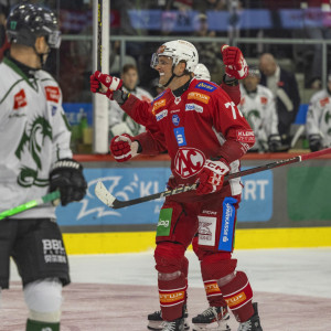 Mathias From traf auch in seinem zweiten ICE-Spiel für die Rotjacken