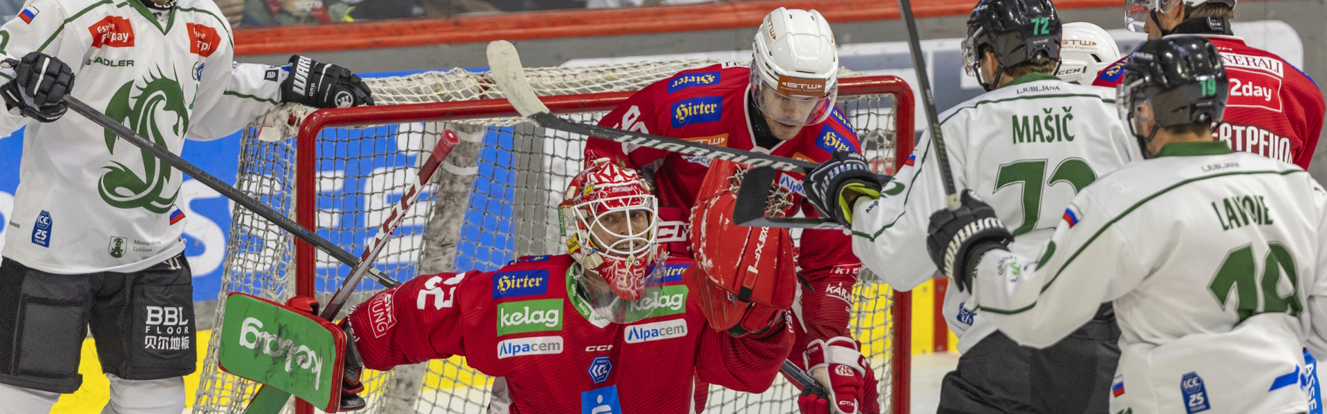 Die Rotjacken um Goalie Sebastian Dahm mussten sich gegen Ljubljana mit einem Punkt begnügen