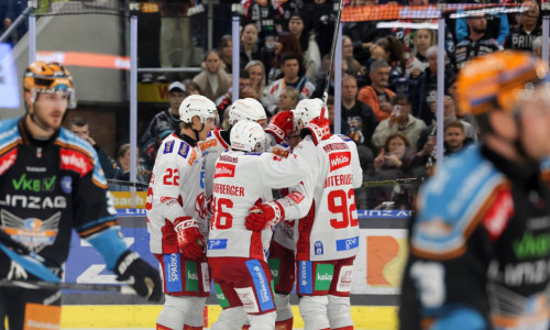 Die Rotjacken fuhren in ihrem ersten Auswärtsspiel der neuen ICE-Saison einen klaren Sieg in Linz ein