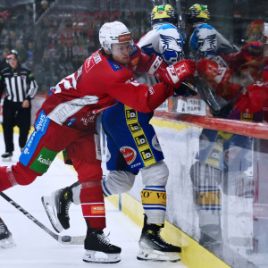 Thimo Nickl teilte in seinem ersten Kärntner Derby im Erwachseneneishockey zahlreiche hart Bodychecks aus