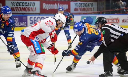 Kapitän Thomas Hundertpfund verbuchte in Asiago ein Drei-Punkte-Spiel und sorgte für den Empty Net-Treffer zum Endstand