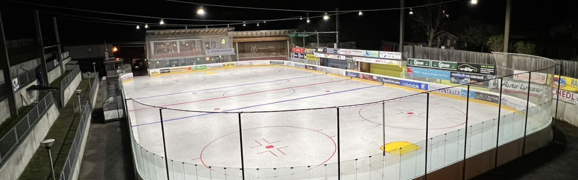 Die Rotjacken gastieren am Samstag im Eisstadion Huben