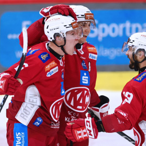 Tobias Sablattnig und seine Mitspieler feierten das Game Winning Goal lautstark