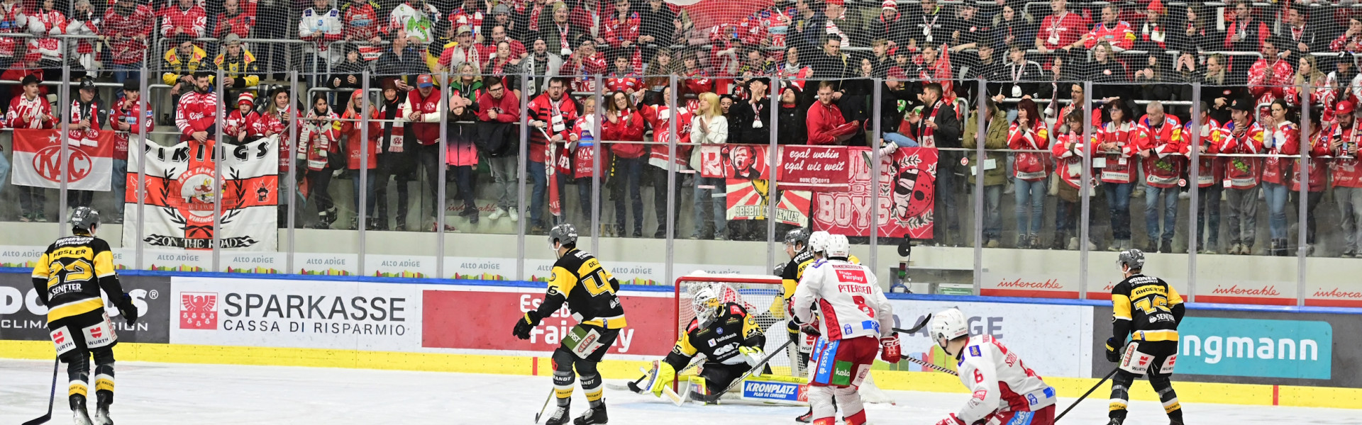 Mehr als 300 nach Südtirol gereiste KAC-Fans erlebten das Ende der rot-weißen Siegesserie