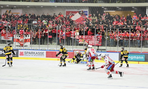 Mehr als 300 nach Südtirol gereiste KAC-Fans erlebten das Ende der rot-weißen Siegesserie