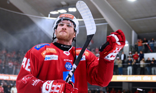 Stürmer Johannes Bischofberger bestritt in der laufenden Saison in ICE und CHL 23 Spiele für die Rotjacken