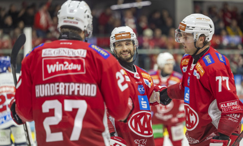 Raphael Herburger verbuchte beim 11:3-Kantersieg der Rotjacken gegen Innsbruck ein Sechs-Punkte-Spiel