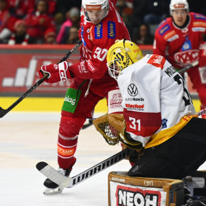 Matt Fraser verkürzte im Powerplay spät im zweiten Abschnitt auf 2:4 und leitete damit die rot-weiße Aufholjagd ein